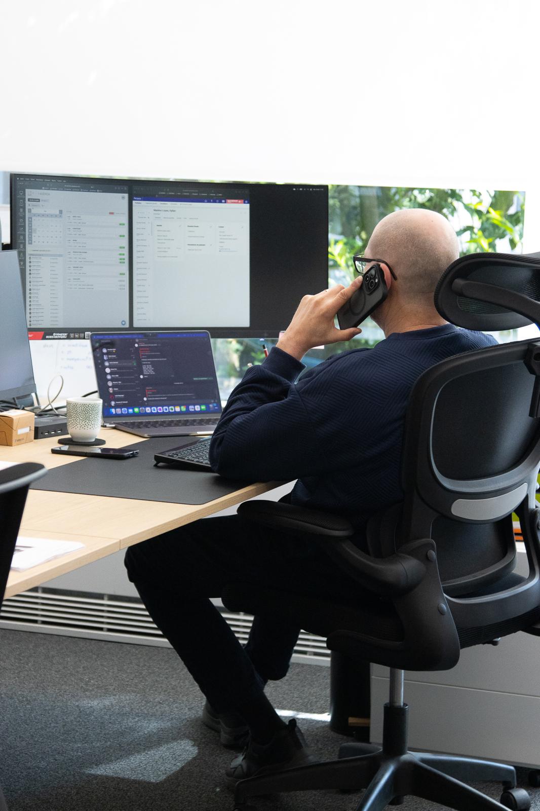 planeur à gérer le planing au téléphone